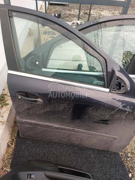 prednja desna vrata za Mercedes Benz ML Klasa od 2005. do 2011. god.