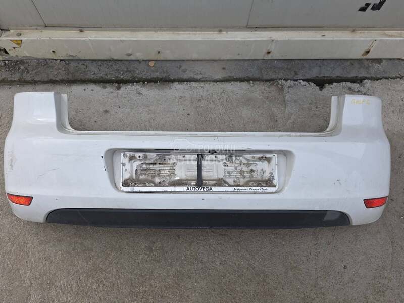 Zadnji branik boja-bela za Volkswagen Golf 6 od 2008. do 2013. god.