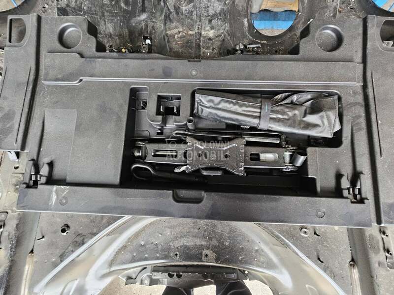 dizalica za Audi A4, A5