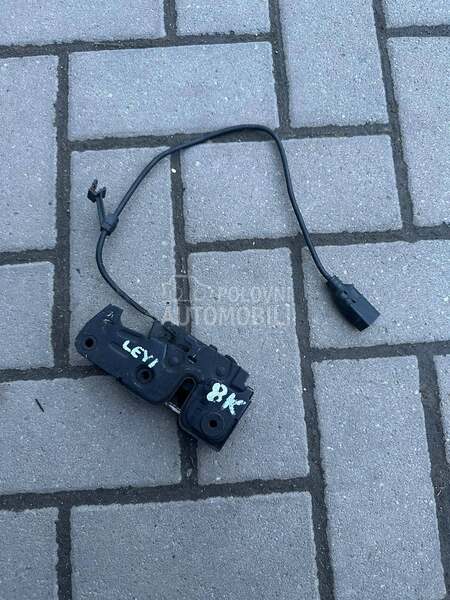 Mikroprekidac haube u prsima za Audi A4, A5 od 2007. do 2016. god.