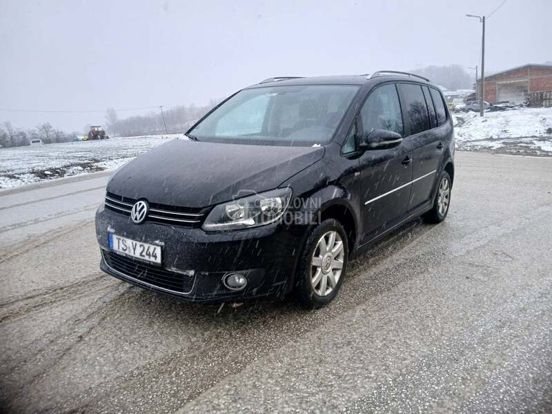 Volkswagen Touran 2011. god. -  kompletan auto u delovima