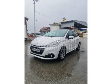 Peugeot 208 1.2, 6.500 €, 2019. Hečbek, Benzin | 1199 cm3, 135.781 km, 60kW (82 KS), Manuelni 5 brzina, 4/5 vrata, 5 sedišta, Kragujevac