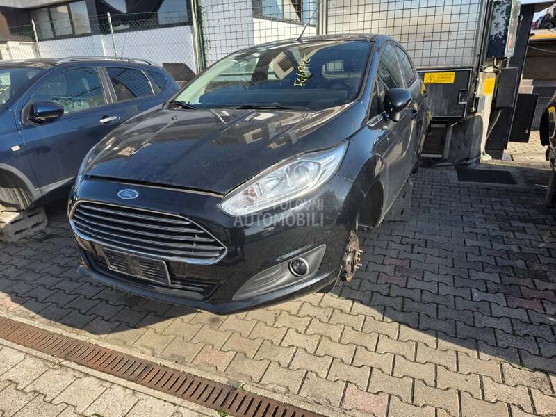 Ford Fiesta 2015. god. -  kompletan auto u delovima