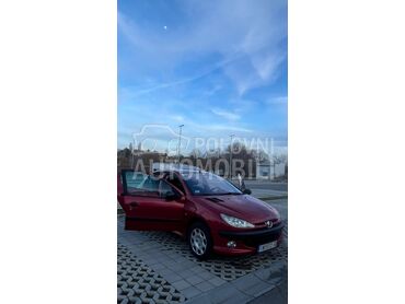 Peugeot 206 , 2.100 €, 2008. Hečbek, Benzin | 1360 cm3, 158.000 km, 55kW (75 KS), Manuelni 5 brzina, 4/5 vrata, 5 sedišta, Inđija