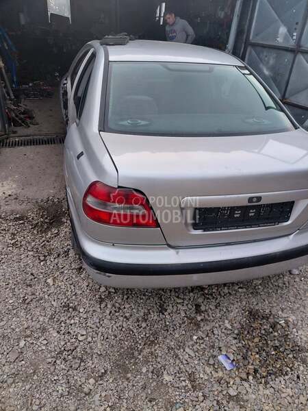 Volvo S40 2003. god. -  kompletan auto u delovima