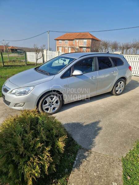 Levi far za Opel Astra J od 2009. do 2016. god.
