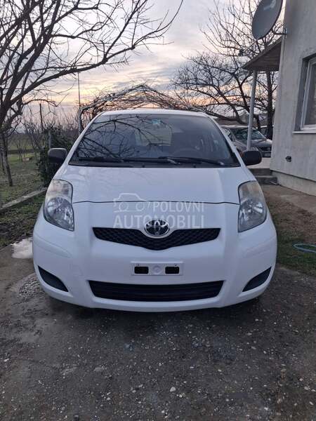Toyota Yaris 1.0 (može zamena)