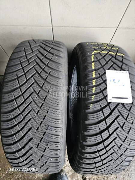 Hankook 215/55 R17 Zimska