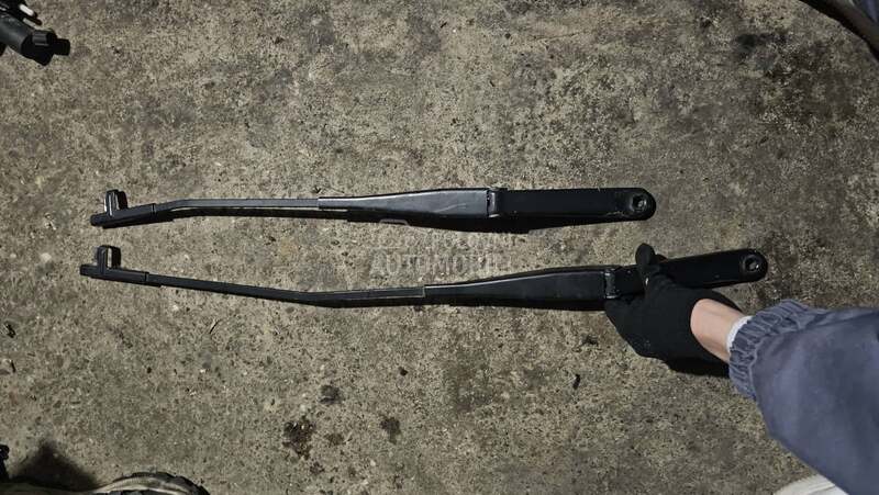 Nosači metlice brisača za Ford Focus od 2004. do 2008. god.