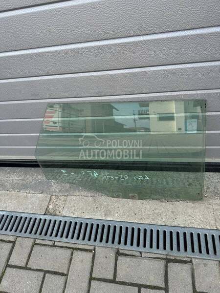 Zadnje desno staklo za Audi 80 od 2004. do 2011. god.