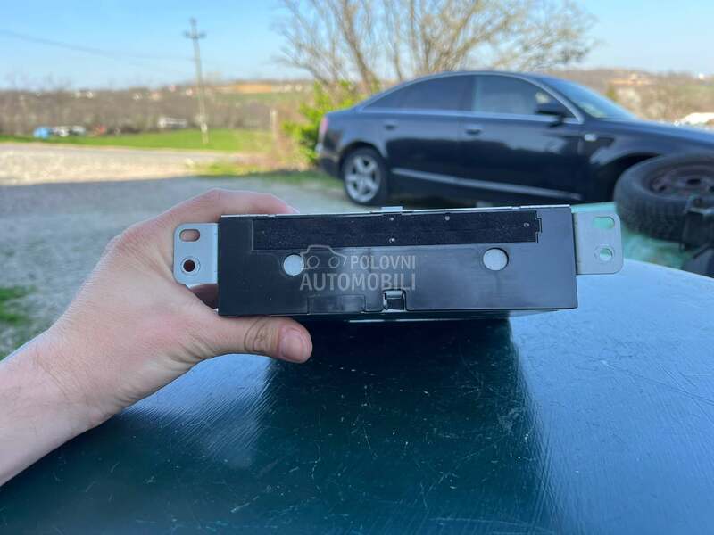 fabricki radio za Peugeot 308