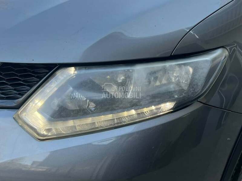 Far levi za Nissan X-Trail od 2013. do 2017. god.
