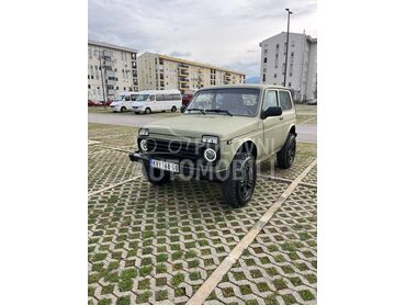 Lada Niva 4x4, 8.500 €, 2013. Hečbek, Benzin + Gas (TNG) | 1700 cm3, 39.000 km, 62kW (84 KS), Manuelni 5 brzina, 2/3 vrata, 4 sedišta, Kraljevo