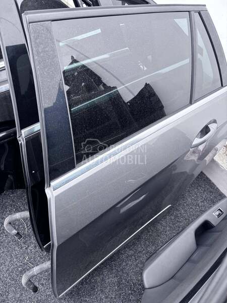zadnja leva vrata za Mercedes Benz E Klasa od 2009. do 2015. god.