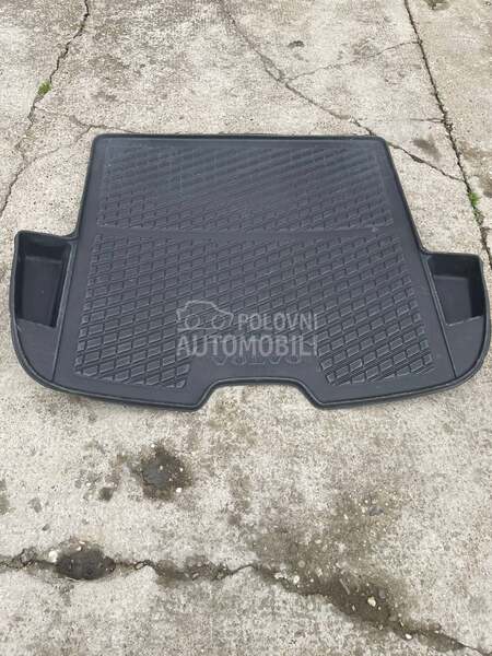 Orginalna kadica za Volvo V50