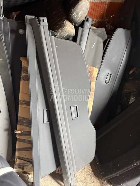 Roletna polica za Volkswagen Touareg od 2004. do 2009. god.