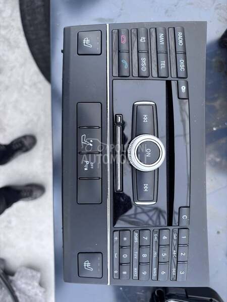 konzola muzike za Mercedes Benz E Klasa od 2009. do 2015. god.