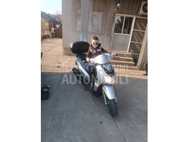 Piaggio Carnaby 250 ie (može zamena), 2.000 €, 2011. , 249 cm3, 23.000 km, 16kW (22 KS), Scooter, Pančevo