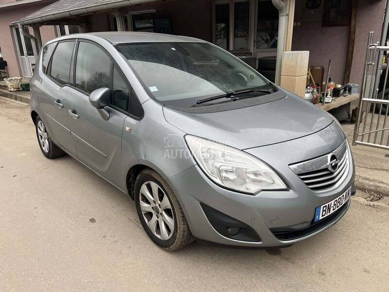 Far desni za Opel Meriva od 2011. do 2016. god.
