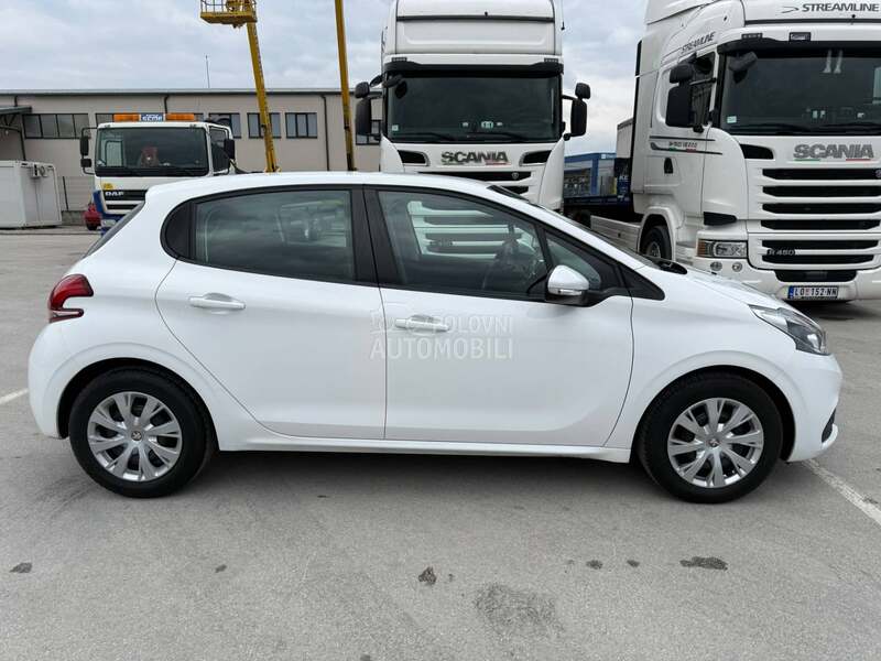 Peugeot 208 2019 photo 4
