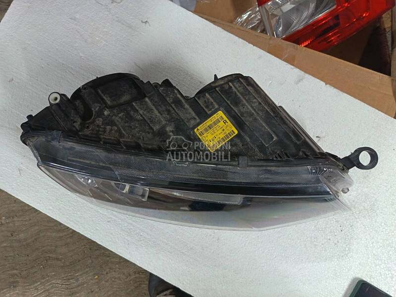 desni far orginal za Škoda Octavia