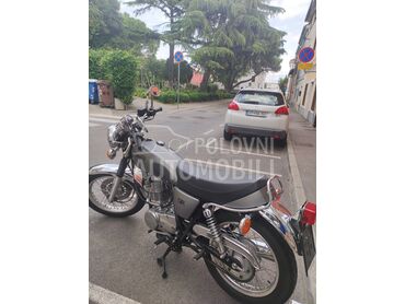 Yamaha SR 400, 4.450 €, 2018. , 399 cm3, 14.600 km, 17kW (23 KS), Touring, Ruma