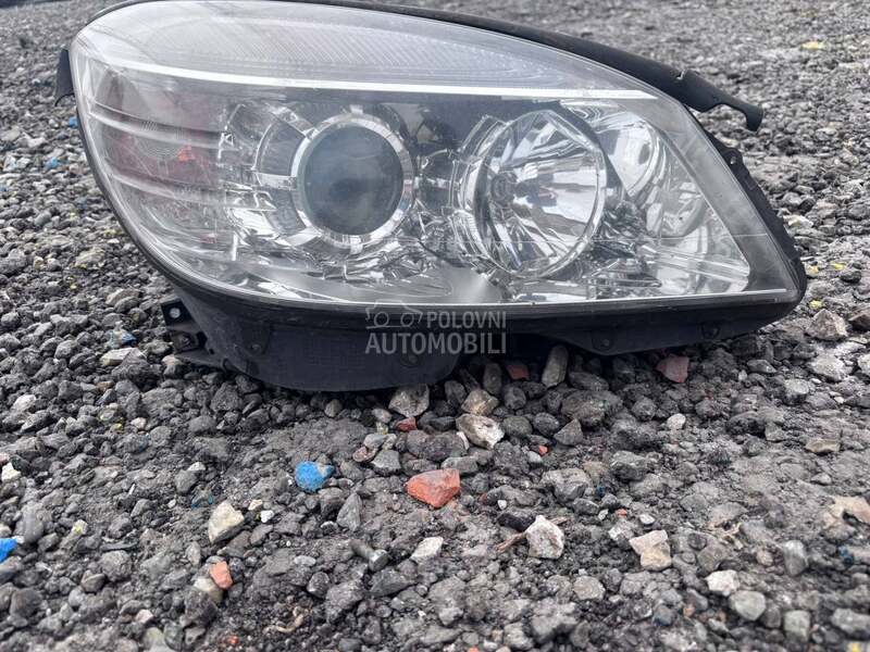 farovi za Mercedes Benz C Klasa od 2007. do 2011. god.