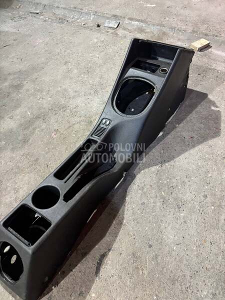 Centralna konzola za Alfa Romeo 147