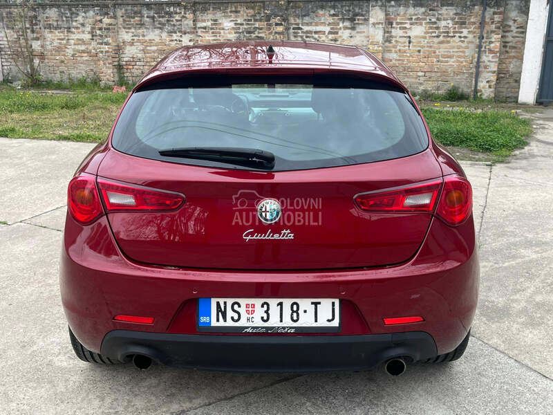 Alfa Romeo Giulietta 2013 photo 4