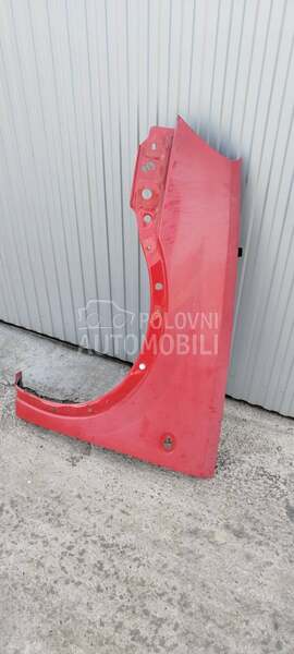 Levo krilo crvena boja za Opel Combo, Corsa C od 2000. do 2009. god.