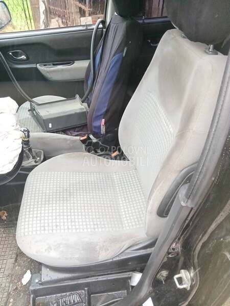 sedista za Opel Agila