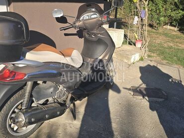 Piaggio Beverly 500, 2.350 €, 2005. , 499 cm3, 21.886 km, 23kW (31 KS), Scooter, Valjevo