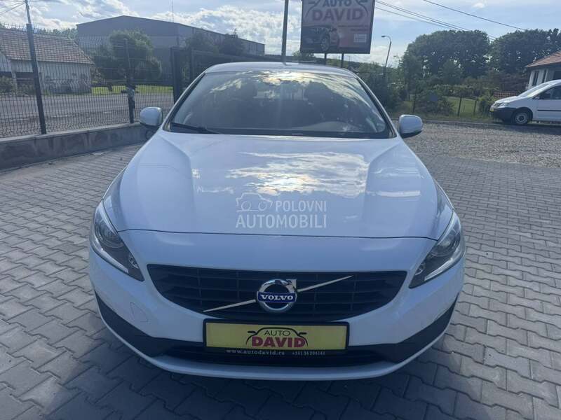 Volvo V60 2016 photo 2