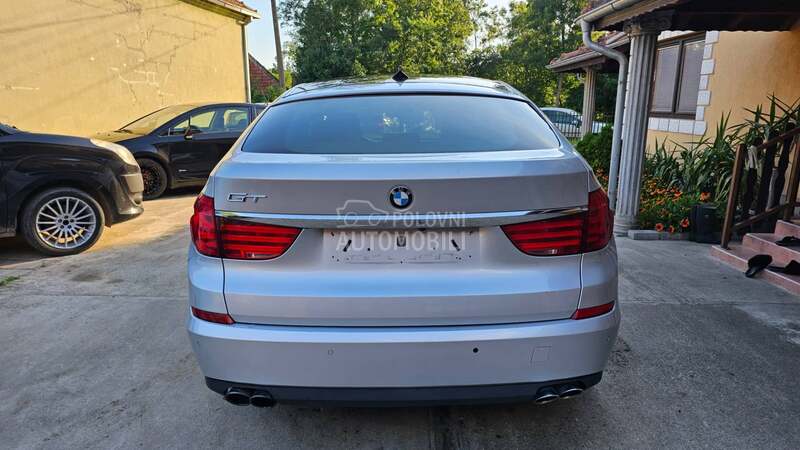 Tamna stakla fabricki V oznaka za BMW 525 GT, 528 GT, 535 GT ... od 2009. do 2016. god.