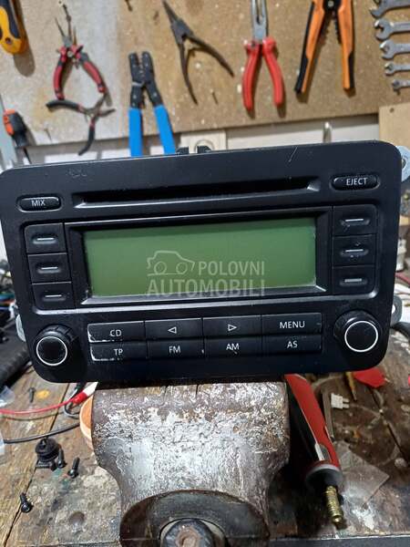 radio cd blaupunkt ispravan za Volkswagen Caddy, Cross Polo, Cross Touran ...