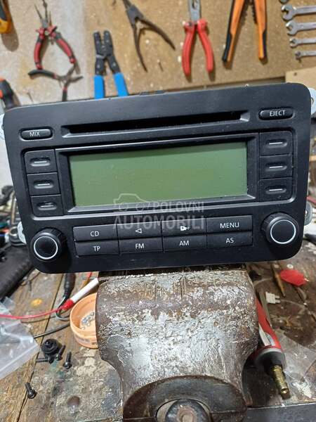 radio cd ispravan za Volkswagen Amarok, Buba, Caddy ...