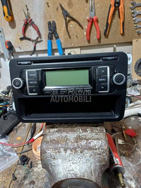 radio cd ispravan za Volkswagen Amarok, Caddy, Cross Polo ...