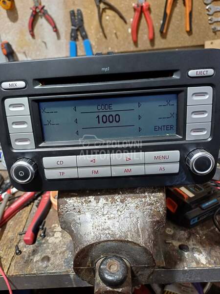 radio cd mp3 ispravan za Volkswagen Amarok, Buba, Caddy ...
