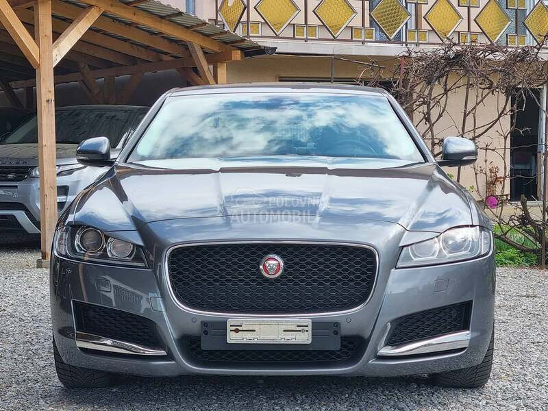 Jaguar Xf 2016 photo 2