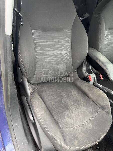 Prednja sedista za Peugeot 208