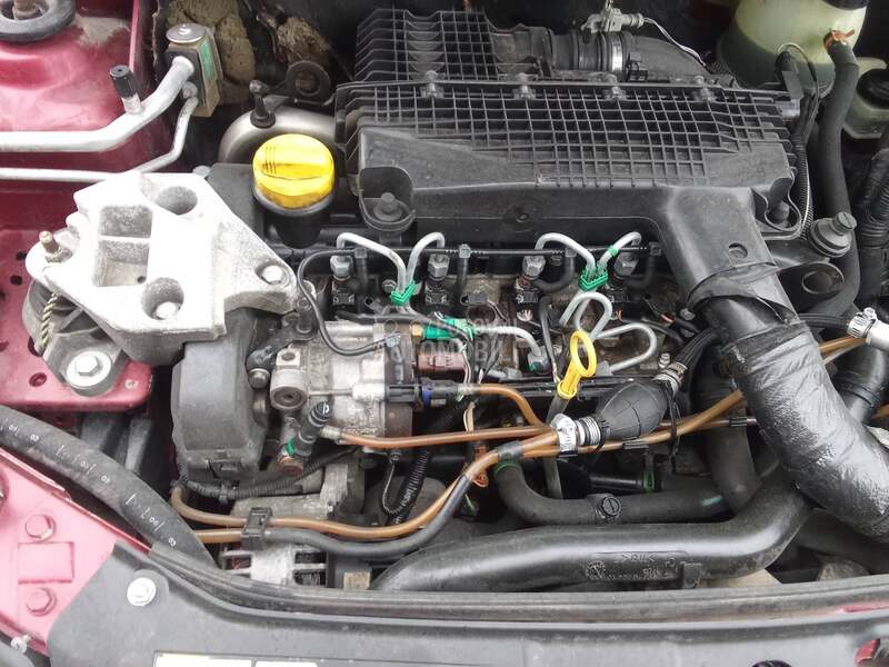 Renault Clio 2001. god. -  kompletan auto u delovima