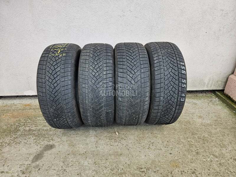 Goodyear 255/55 R19 Zimska