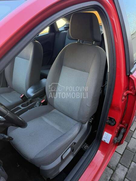 enterijer za Ford Focus od 2004. do 2011. god.