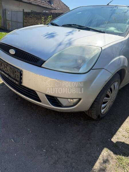 Ford Fiesta tdci 2002. god. -  kompletan auto u delovima