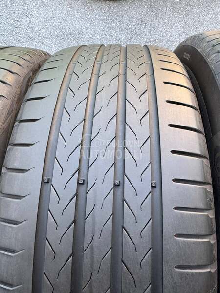Continental 235/45 R19 Letnja
