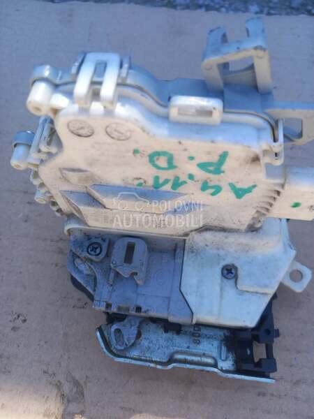brava prednja desna za Audi A4 - 8J1837016C