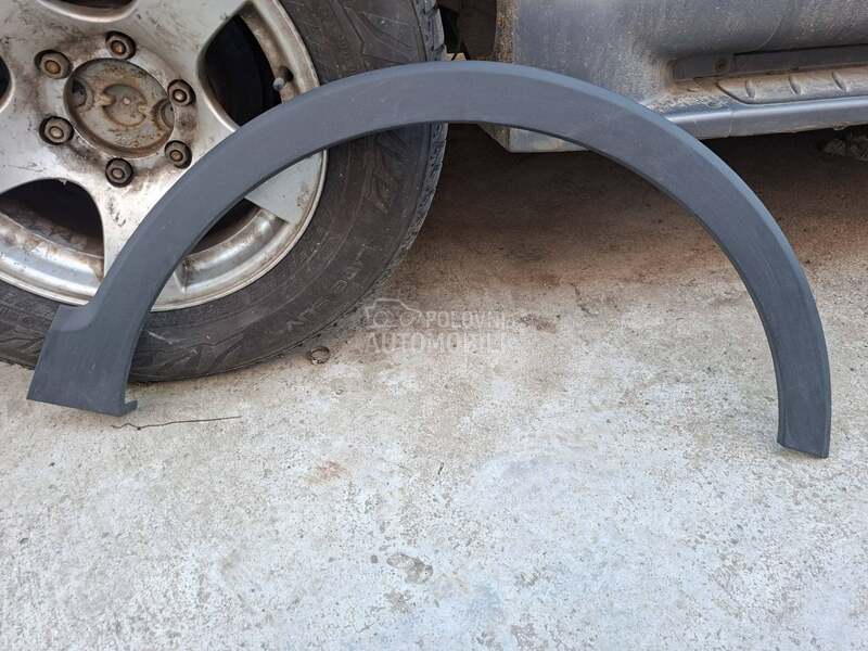 prednji desni rub lajsna za Renault Captur