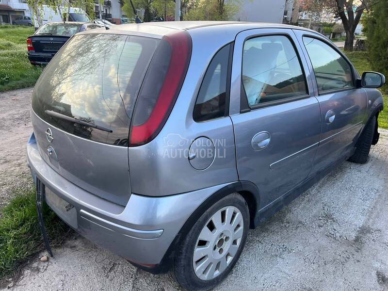 Opel Corsa C 1.3mje 2004. god. -  kompletan auto u delovima