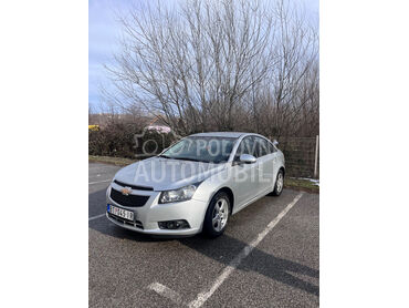 Chevrolet Cruze 1.6 (može zamena), 3.100 €, 2011. Limuzina, Benzin + Gas (TNG) | 1598 cm3, 289.000 km, 91kW (124 KS), Manuelni 5 brzina, 4/5 vrata, 5 sedišta, Gunaroš