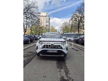 Toyota RAV 4 , 25.500 €, 2019. Džip/SUV, Benzin | 1987 cm3, 151.000 km, 129kW (175 KS), Automatski / poluautomatski, 4/5 vrata, 5 sedišta, Zemun